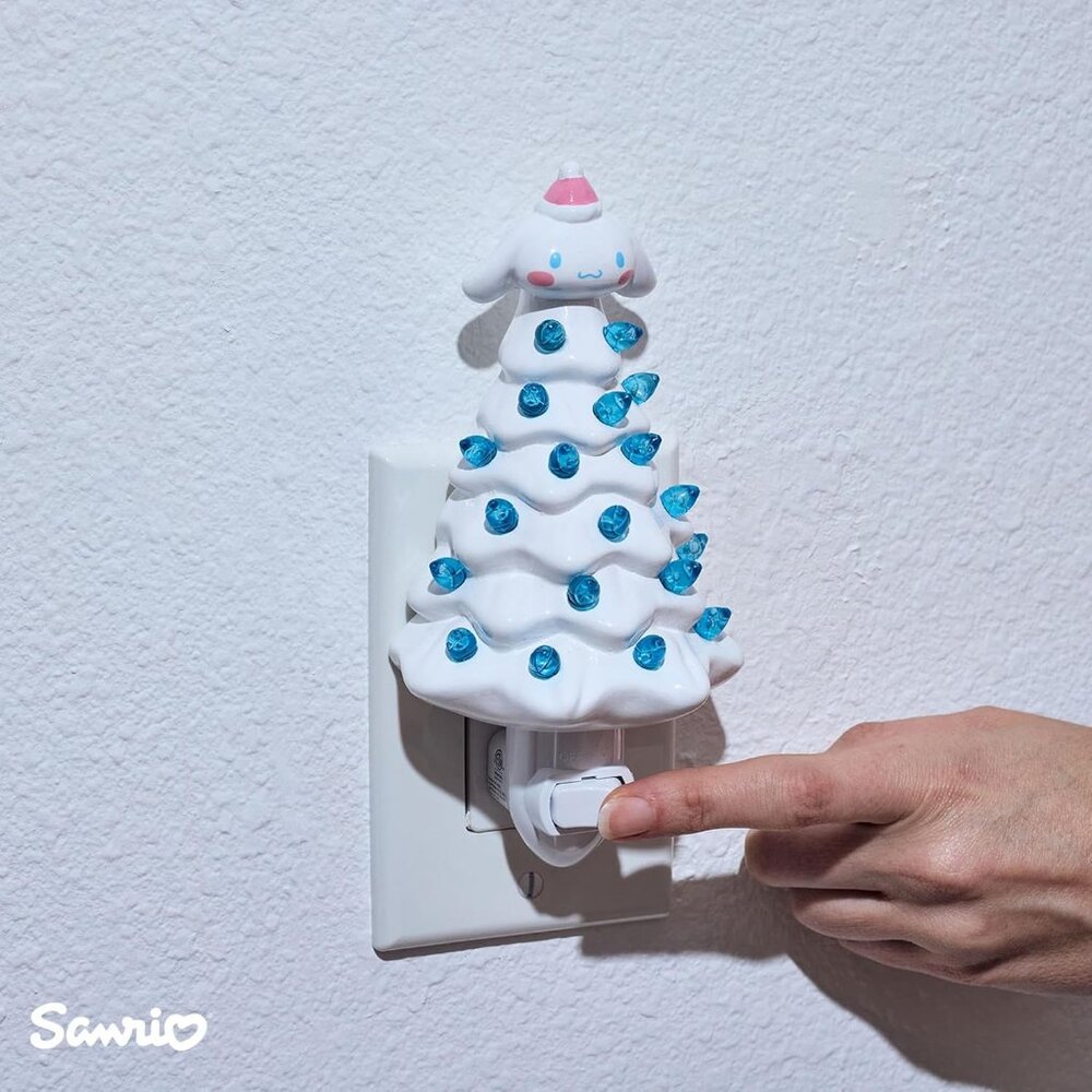 NWT  Ukonic Sanrio Cinnamoroll 6-Inch Ceramic Christmas Tree Plug-in Nightlight - Picture 4 of 10